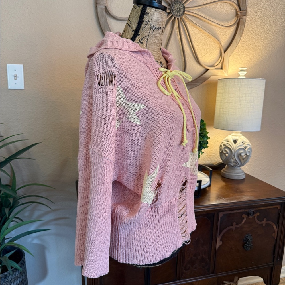 New POL Pink and White Star Patterned Women's Distressed Sweater - Picture 6 of 12